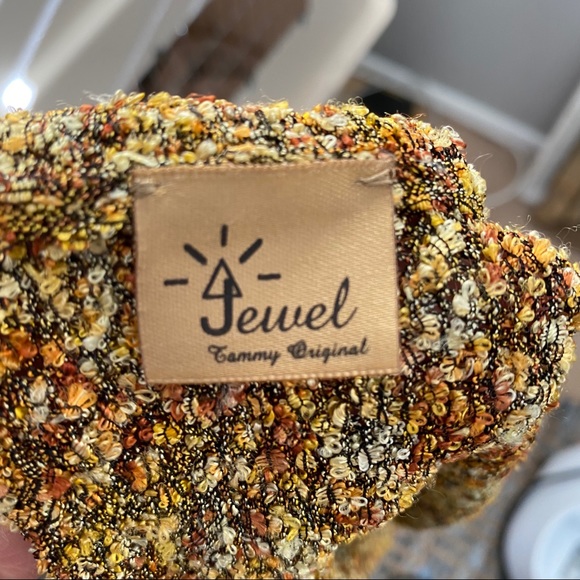 Beautiful earth tone sleeveless top. - Picture 4 of 5